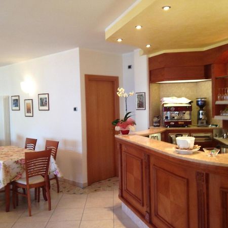 Residence Casa Maria Assenza di Brenzone Luaran gambar