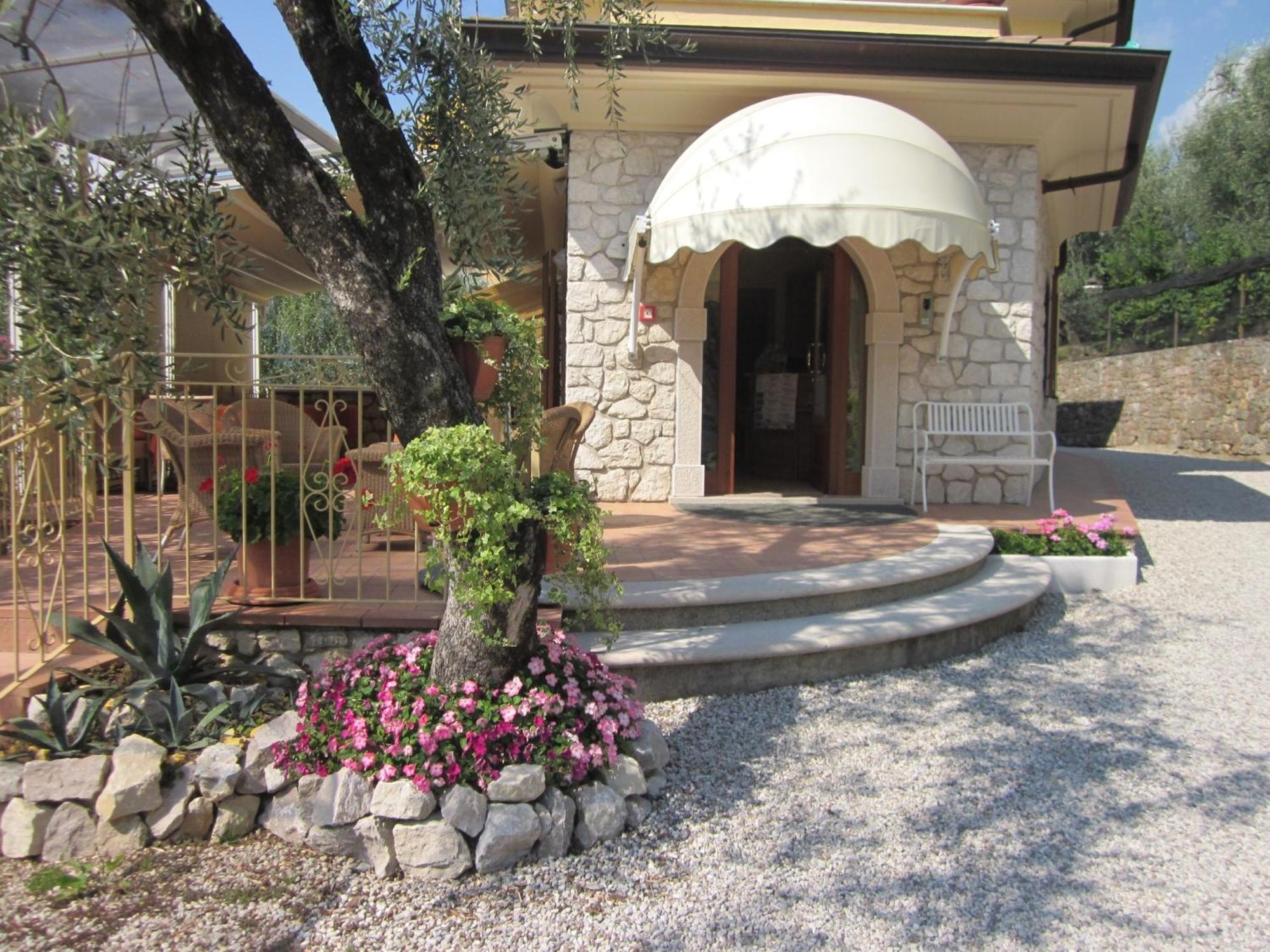 Residence Casa Maria Assenza di Brenzone Luaran gambar