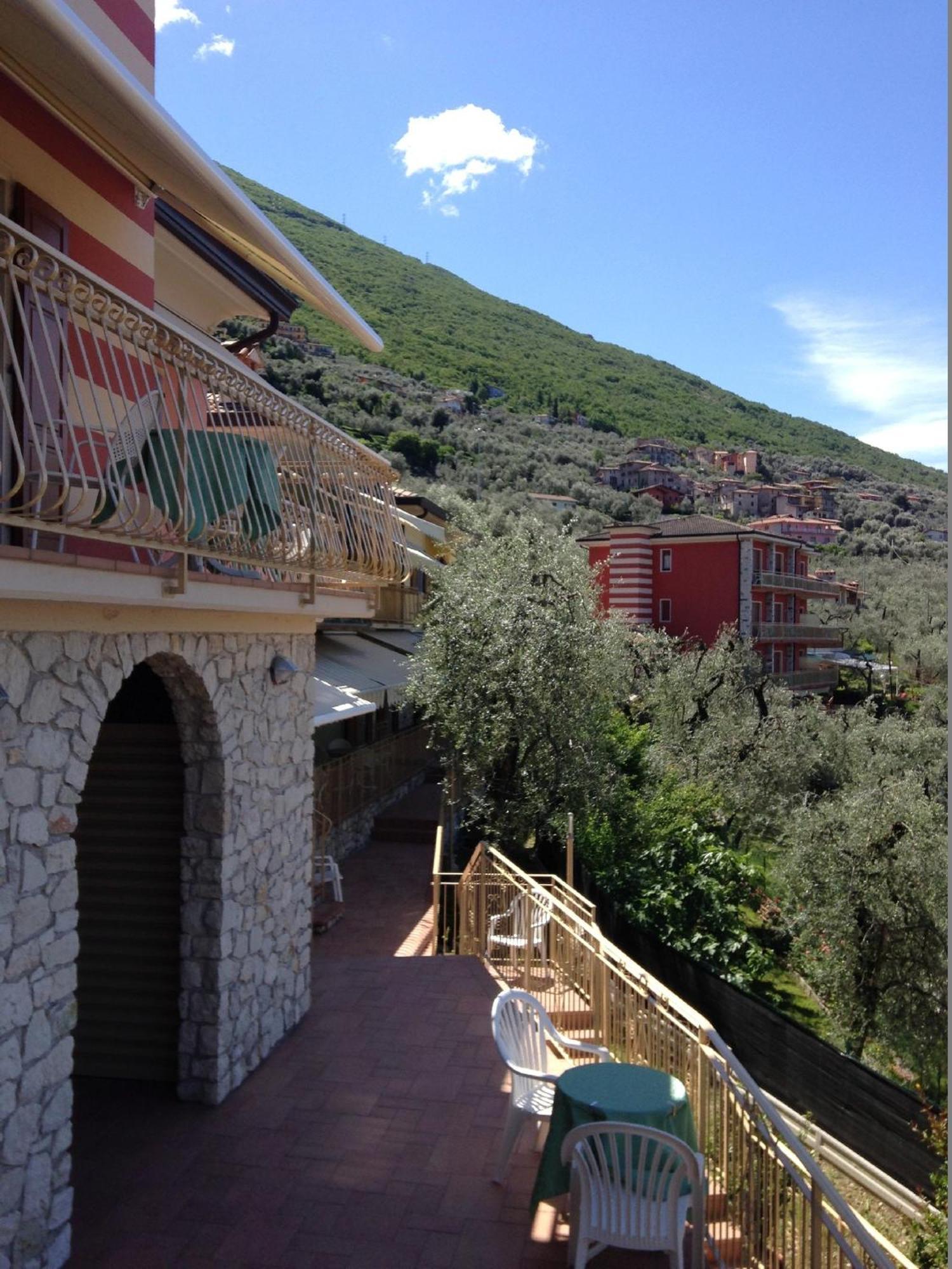 Residence Casa Maria Assenza di Brenzone Luaran gambar